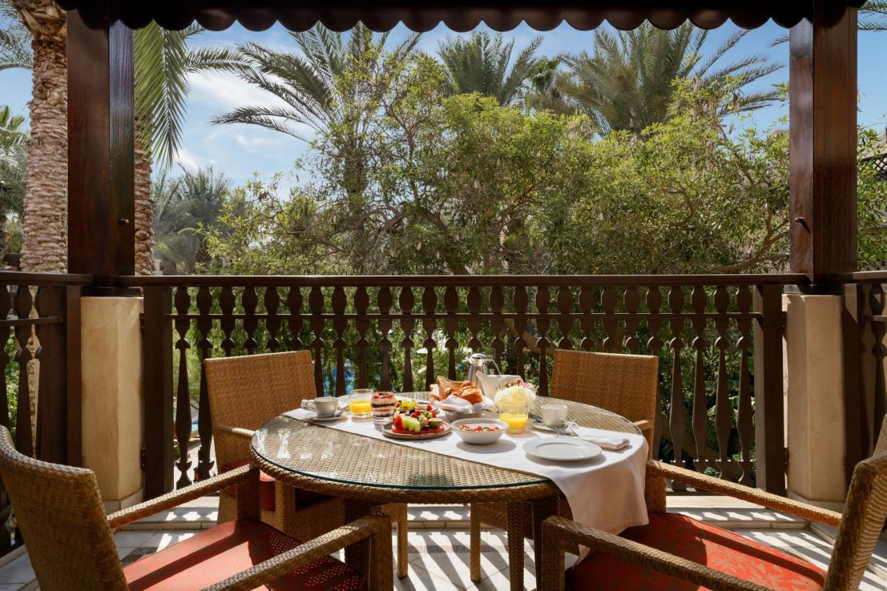 Jumeirah Dar Al Masyaf Dubai Luaran gambar A balcony at the hotel