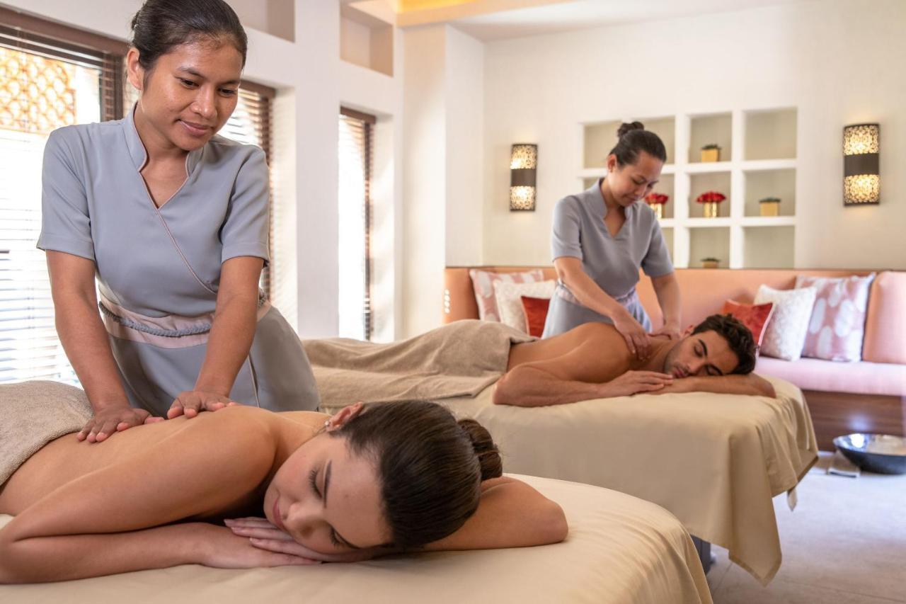 Jumeirah Dar Al Masyaf Dubai Luaran gambar Massage therapists at work
