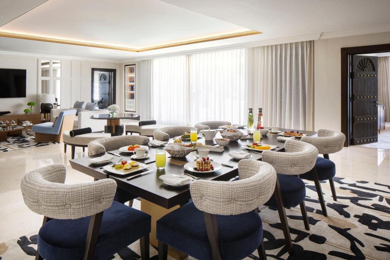 Jumeirah Dar Al Masyaf Dubai Luaran gambar The dining room of a suite at the hotel
