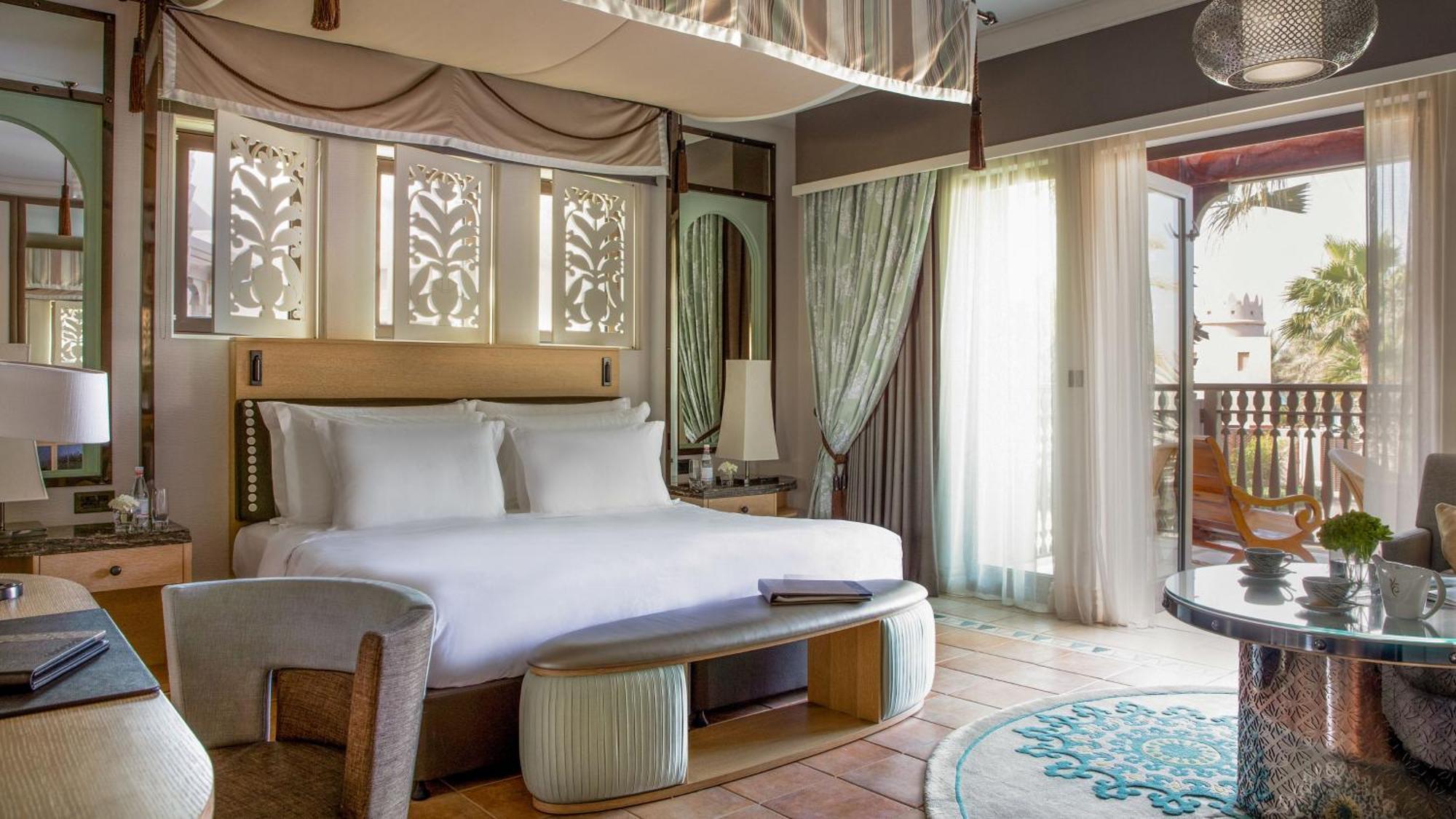 Jumeirah Dar Al Masyaf Dubai Luaran gambar A bedroom at the hotel
